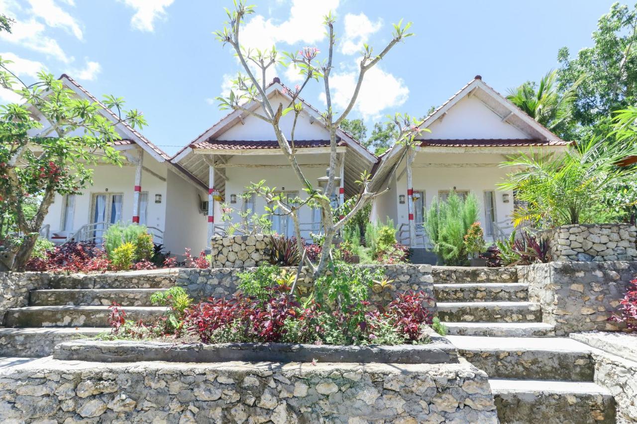 Отель La Colina Bungalow Toyapakeh Экстерьер фото