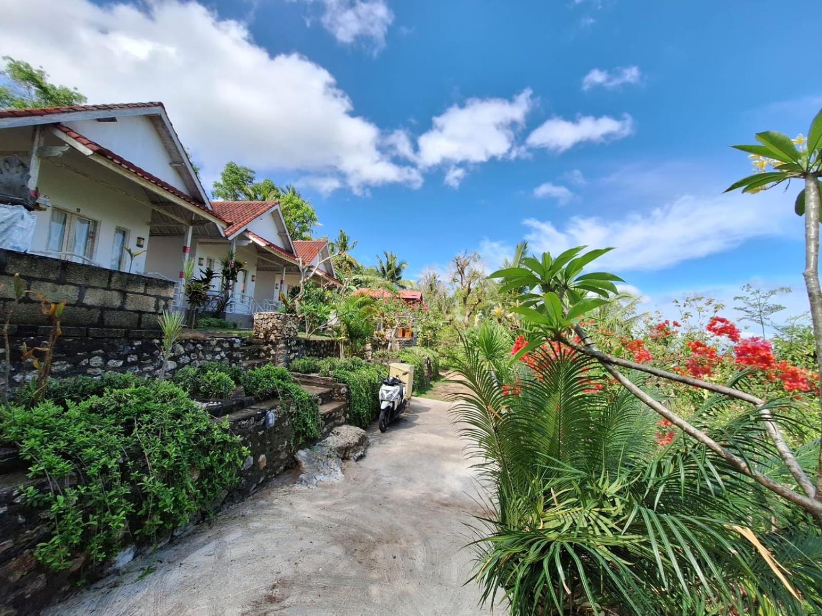 Отель La Colina Bungalow Toyapakeh Экстерьер фото