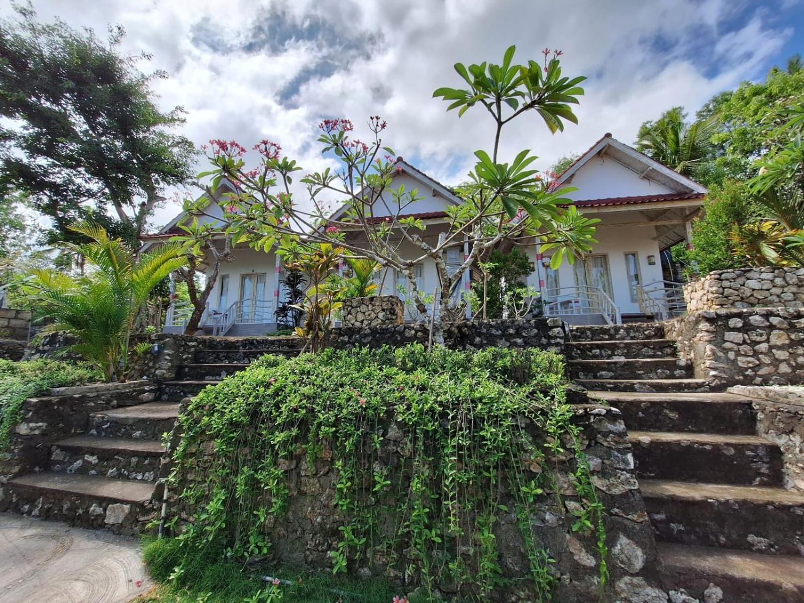 Отель La Colina Bungalow Toyapakeh Экстерьер фото